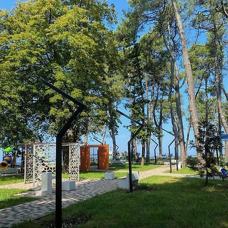 Guest House Kobuleti On Aghmashenebeli Exteriör bild